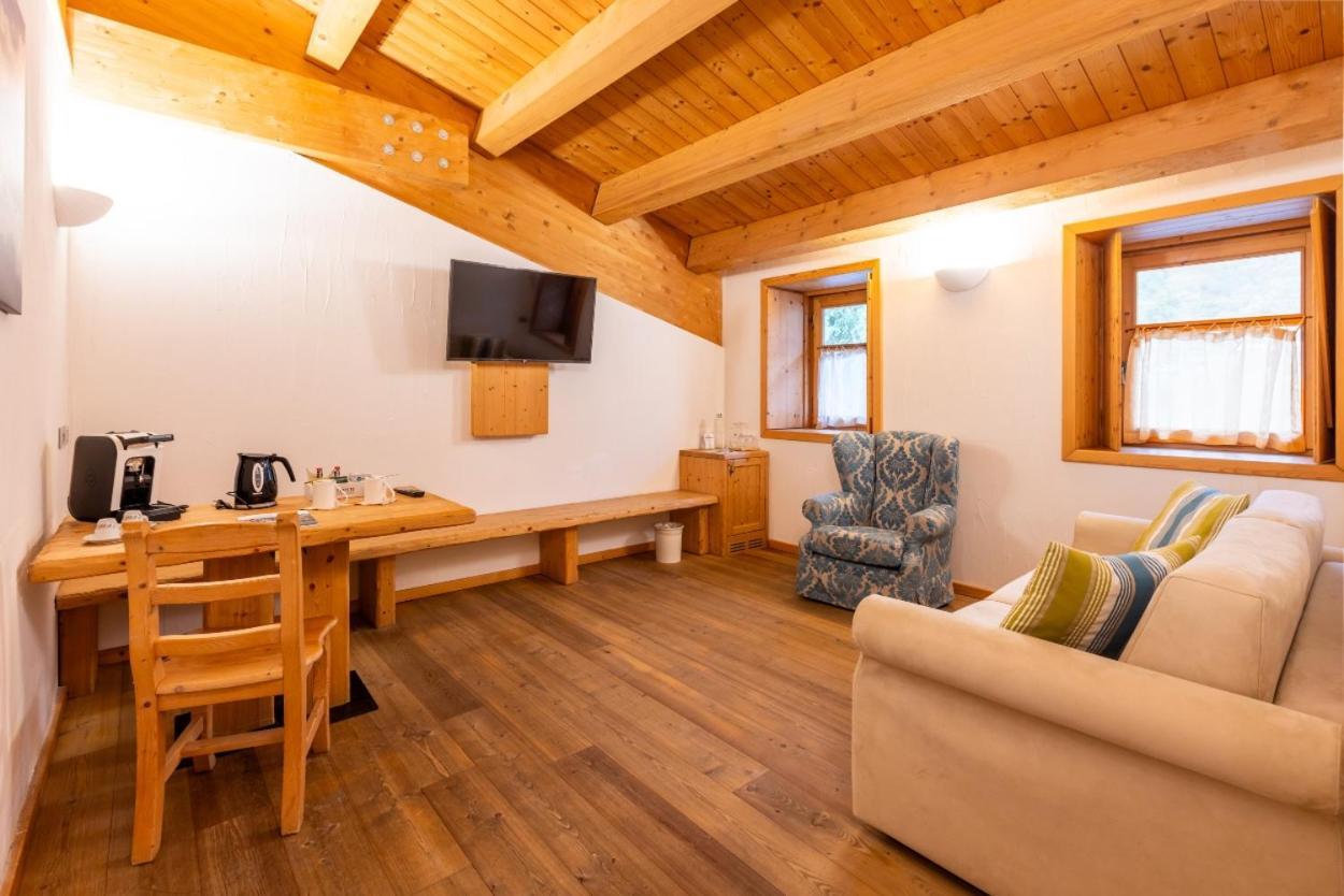 Mantello Agriturismo La Fiorida מראה חיצוני תמונה